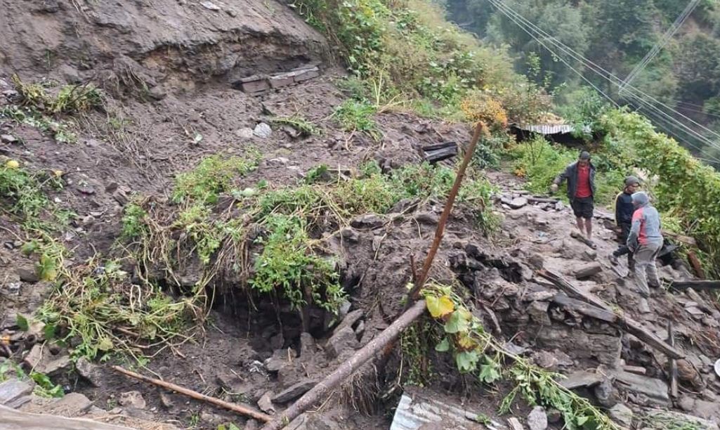पहिरोले घर भत्किदा हुम्लामा ४ जनाको मृत्यु
